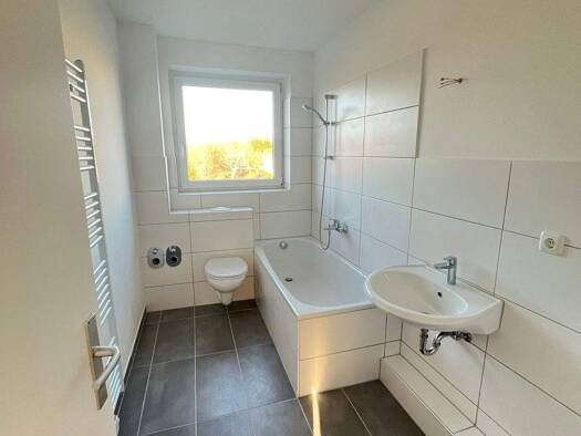 Wohnung zur Miete 529 € 3 Zimmer 67,3 m² 2. Geschoss frei ab 16.02.2026 Ellenberger Straße 16 Kappeln 24376