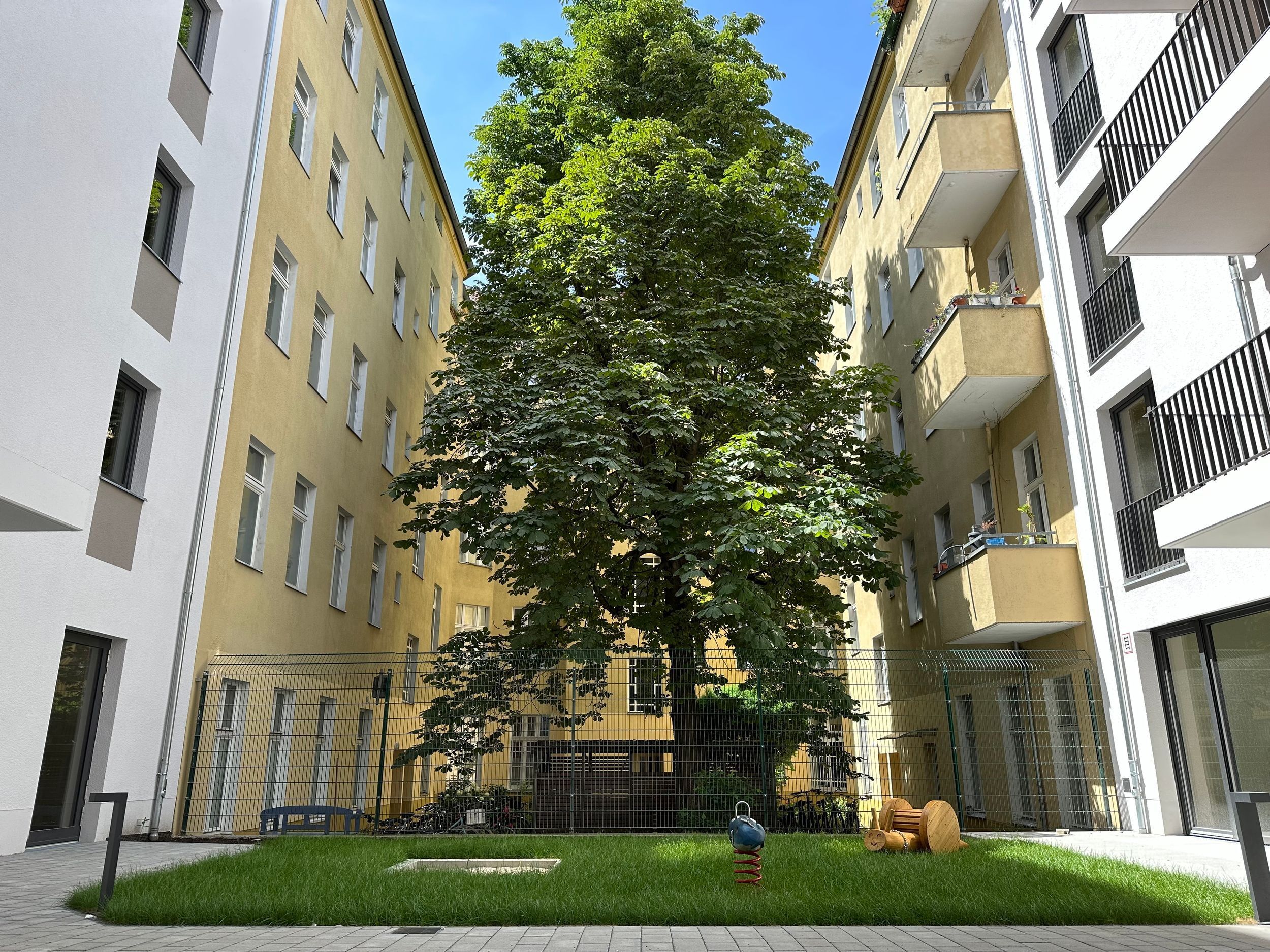 Wohnung zur Miete 1.825 € 2 Zimmer 70,5 m²<br/>Wohnfläche 3.<br/>Geschoss ab sofort<br/>Verfügbarkeit Driesener Straße 8C Prenzlauer Berg Berlin 10439