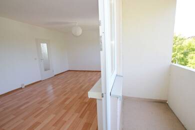 Wohnung zur Miete 348 € 2 Zimmer 52,4 m² 3. Geschoss Carl-Fiedler-Straße 52 Suhl Suhl 98527