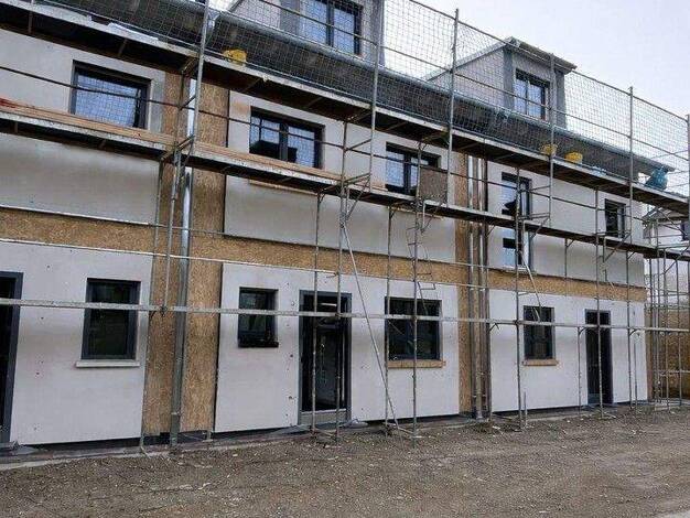 Reihenmittelhaus zur Miete - Erstbezug 2.900 € 6 Zimmer 199 m² 183 m² Grundstück frei ab 01.05.2026 Kirchseeon 85614