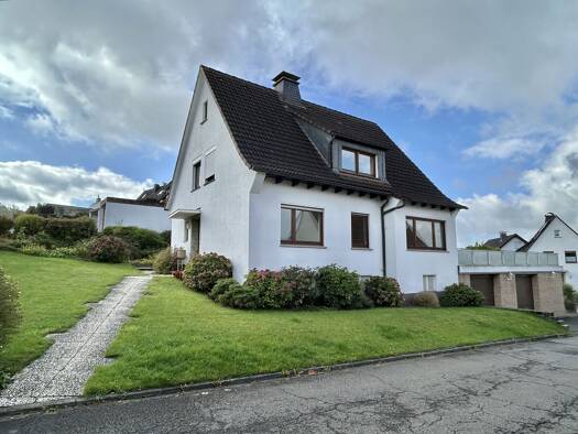 Einfamilienhaus zum Kauf 349.000 € 9 Zimmer 144 m² 937 m² Grundstück Attendorn Attendorn 57439