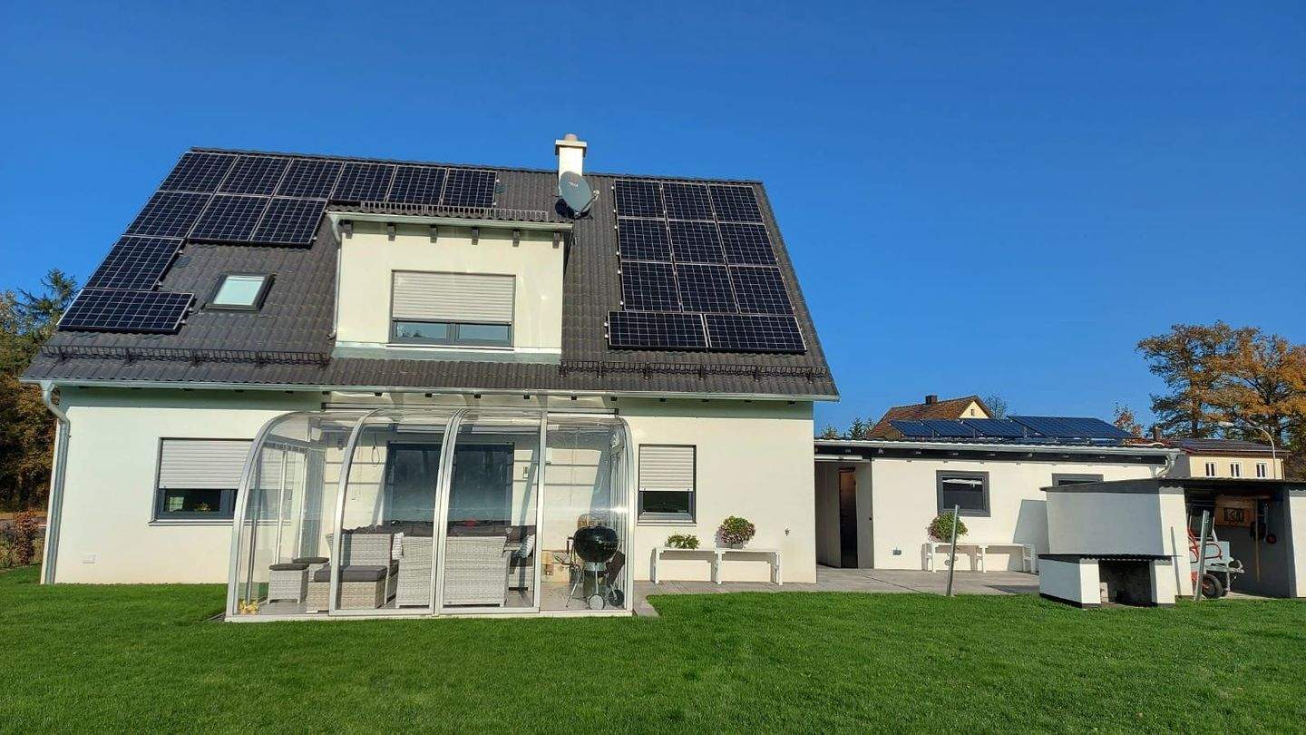 Immobilie in Poppenricht - Modernes KfW 55 Einfamilienhaus mit EBK, PV, Speicher, Wintergarten und Doppelgarage - Bild 4
