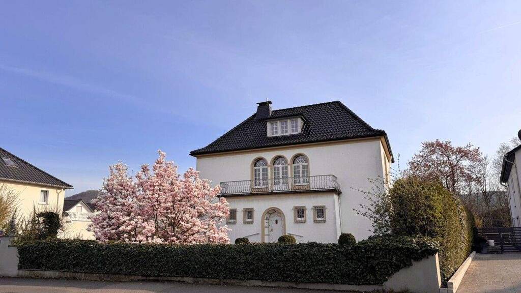 Villa zum Kauf 890.000 € 8 Zimmer 250,5 m² 1.430 m² Grundstück Bad Neuenahr Bad Neuenahr-Ahrweiler / Ahrweiler 53474