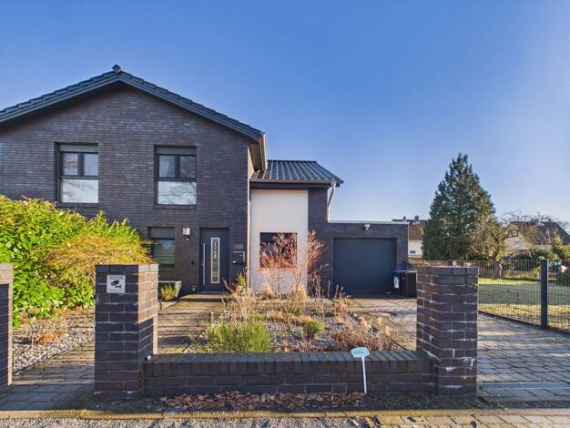 Doppelhaushälfte zum Kauf 599.000 € 5 Zimmer 122 m² 303 m² Grundstück Isernhagen H.B. Isernhagen 30916