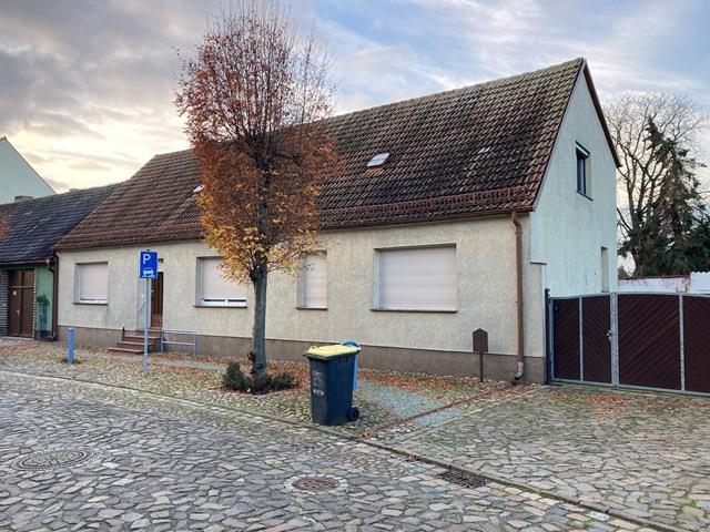 Einfamilienhaus zum Kauf 79.000 € 7 Zimmer 175 m²<br/>Wohnfläche 661 m²<br/>Grundstück Bomsdorf Uebigau-Wahrenbrück OT Uebigau 04938