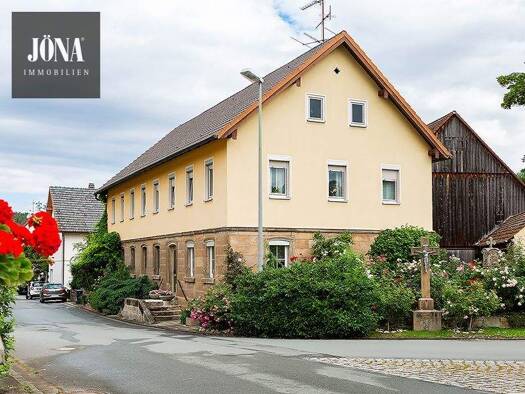 Einfamilienhaus zum Kauf 9 Zimmer 270 m² 945 m² Grundstück Motschenbach Mainleus 95336