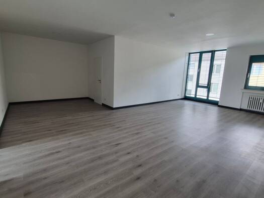 Wohnung zur Miete 950 € 3 Zimmer 108 m² frei ab sofort Alleestraße 66 Stadtmitte Ost 41065
