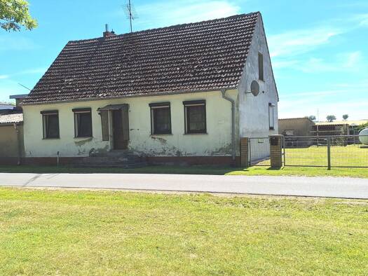 Einfamilienhaus zum Kauf 50.000 € 3 Zimmer 72 m² 903 m² Grundstück frei ab 01.09.2026 Dreescher Straße 11 Bietikow Uckerfelde 17291