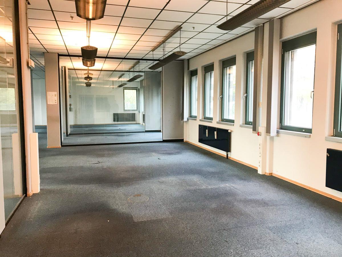 Bürofläche zur Miete provisionsfrei 8,50 € 922,2 m²<br/>Bürofläche ab 922,2 m²<br/>Teilbarkeit Stahldorf Krefeld 47807