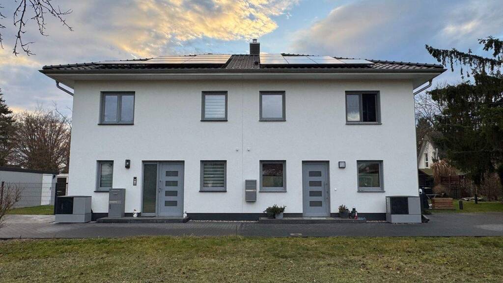 Doppelhaushälfte zum Kauf - Erstbezug 428.000 € 4 Zimmer 112 m² 340 m² Grundstück frei ab sofort Mainstraße 18 Bernau 16321