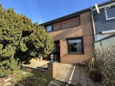 Reihenmittelhaus zum Kauf 159.500 € 5 Zimmer 114,1 m² 306 m² Grundstück frei ab sofort Dresdener Str. 24 Helmstedt Helmstedt 38350