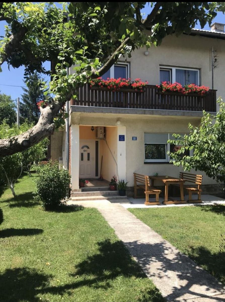 Haus zum Kauf 170.000 € 6 Zimmer 160 m²<br/>Wohnfläche Trg svetog Jurja, Korenica 53230 Korenica