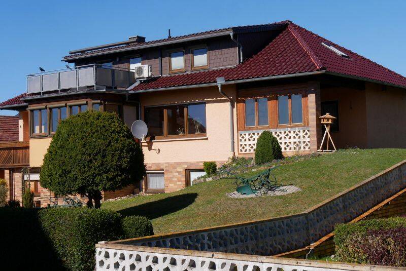 Immobilie in Seßlach - Dreifamilienwohnhaus mit neuwertiger PV Anlage - Bild 0