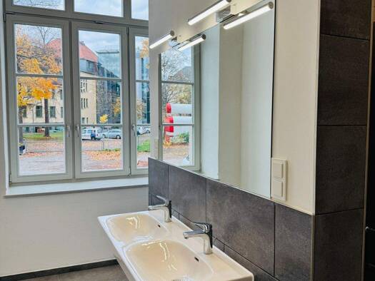 Wohnung zur Miete 675 € 3 Zimmer 75 m² frei ab sofort Georgenplatz 1 Innenstadt Zwickau 08056