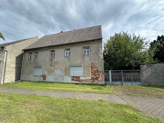 Haus zum Kauf 27.000 € 6 Zimmer 199 m² 2.584 m² Grundstück frei ab sofort Wartenburger Straße 41 Globig Kemberg 06901