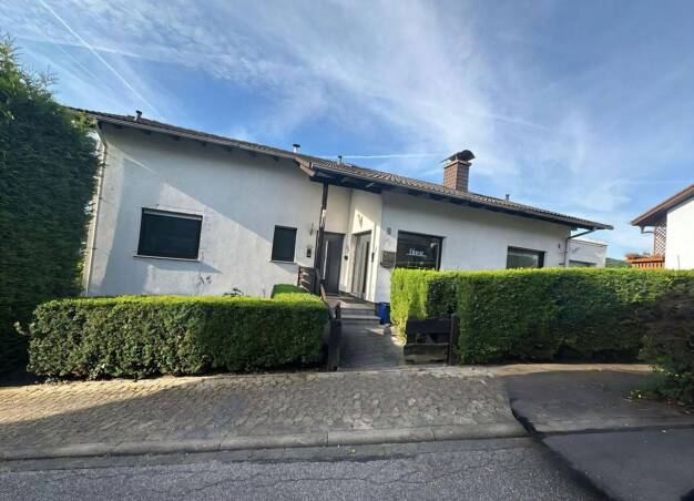 Einfamilienhaus zum Kauf provisionsfrei 649.000 € 9 Zimmer 290 m² 799 m² Grundstück Kirschhausen Heppenheim /Ortsteil 64646