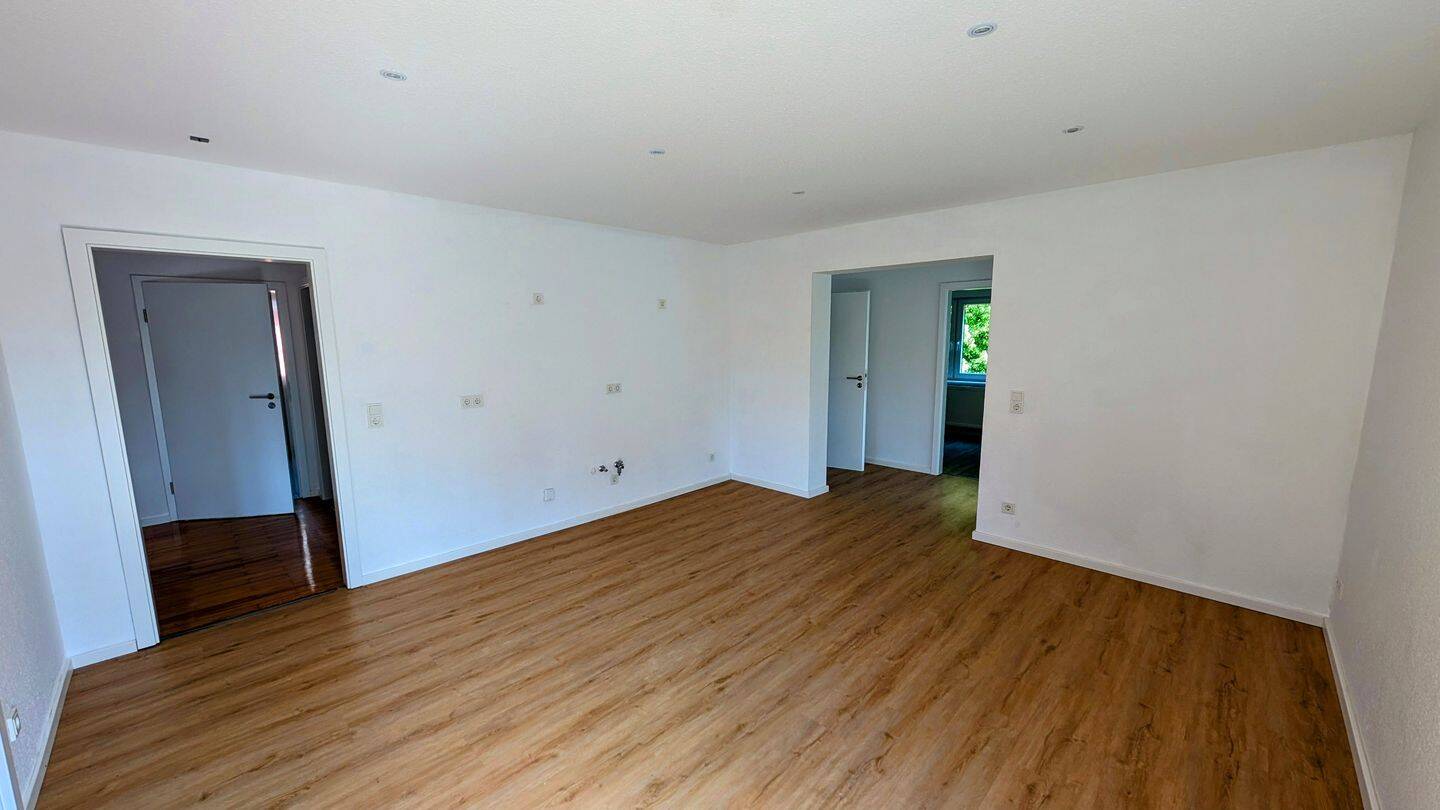 Modern, Renovierte 4 ZKB 100qm + Balkon und Fernblick auf den Wald – Am Emmersberg 106, 66113 Saarbrücken – Vorschaubild 5