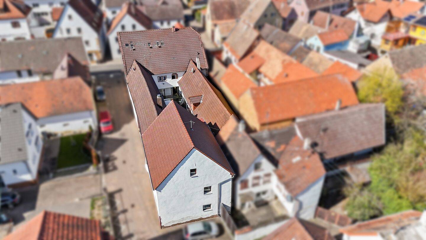 Immobilie in Kallstadt - 2 Häuser auf gemeinsamen 4-Seitenhof - Bild 1