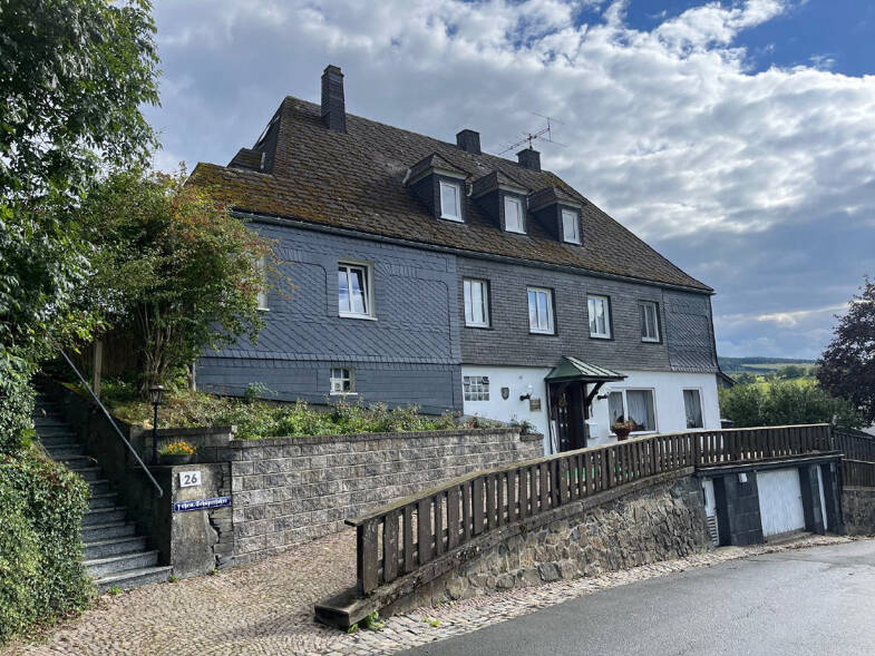Mehrfamilienhaus zum Kauf 232.000 € 10 Zimmer 199,4 m² 926 m² Grundstück Wiemeringhausen Olsberg-Wiemeringhausen 59939