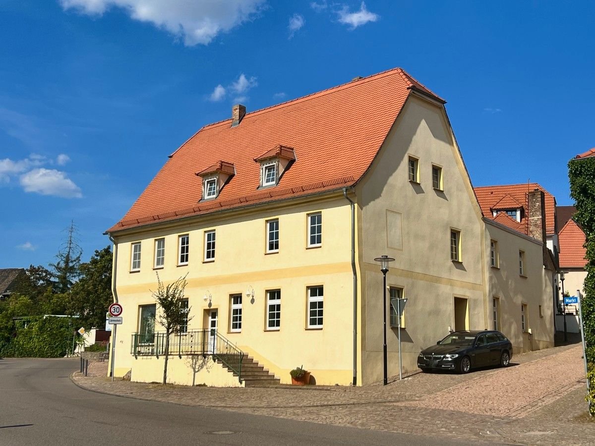 Haus zum Kauf 259.000 € 13 Zimmer 249,9 m²<br/>Wohnfläche 308 m²<br/>Grundstück Markt 4 Landsberg Landsberg 06188