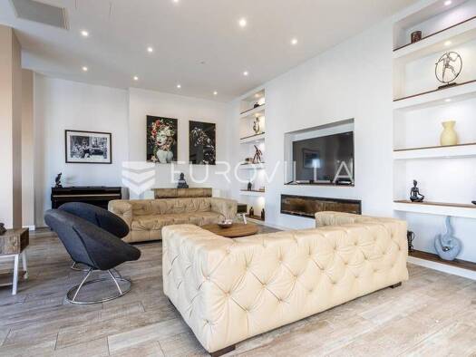 Haus zur Miete 5.500 € 6 Zimmer 325 m² Podstrana Podstrana