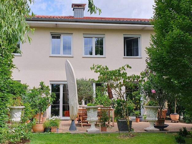 Villa zum Kauf 6 Zimmer 239 m² 1.600 m² Grundstück Riedlingen 88499