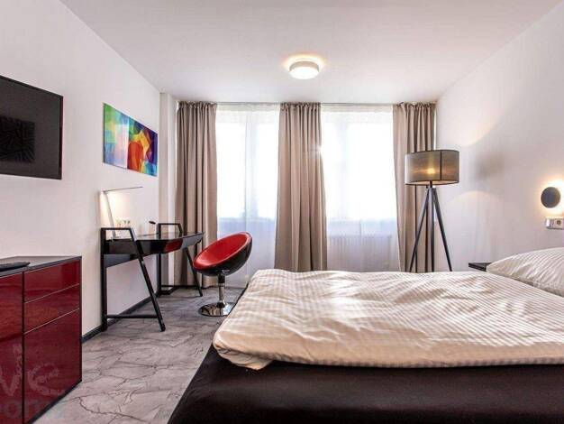 WG-Zimmer zur Miete Wohnen auf Zeit 550 € 13 m² 5. Geschoss frei ab sofort Taunusstraße 00 5.OG Bahnhofsviertel Frankfurt am Main 60329