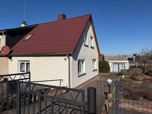 Doppelhaushälfte zum Kauf 182.000 € 3 Zimmer 100 m² 930 m² Grundstück frei ab sofort Eckersbach Zwickau 08066