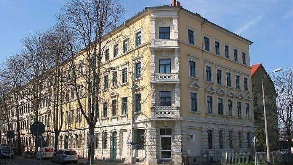 Wohnung zur Miete 448 € 2 Zimmer 55 m² 3. Geschoss frei ab sofort Zwickauer Str. 106 Plauen Dresden 01187