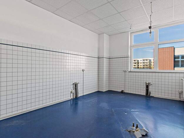 Praxisfläche zur Miete 10,96 € 114 m² Bürofläche Heideringpassage 2-6 Heide Nord Halle 06120