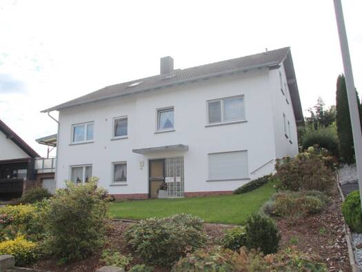 Haus zum Kauf 495.000 € 9 Zimmer 280 m² 918 m² Grundstück Burghaun Burghaun 36151