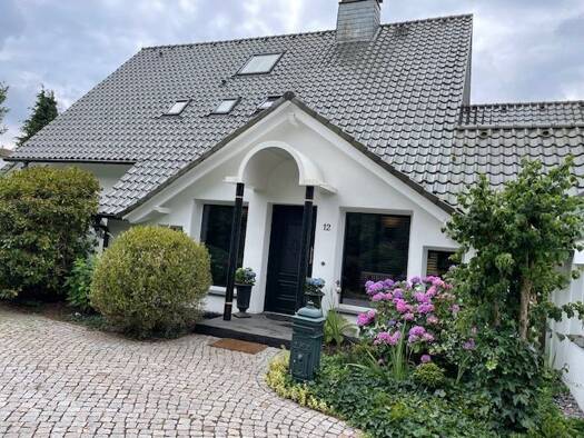 Einfamilienhaus zur Miete 1.950 € 7 Zimmer 330 m² 1.500 m² Grundstück frei ab 01.11.2026 Rinteln Rinteln 31737