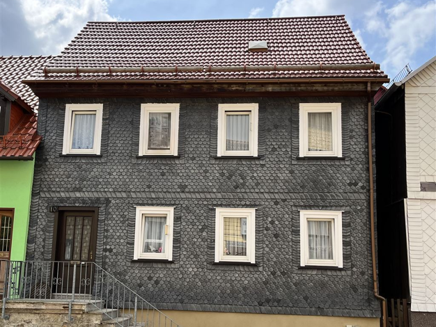 Doppelhaushälfte zum Kauf 89.000 € 5 Zimmer 112 m² 412 m² Grundstück frei ab sofort Lindenplatz 10 Unterpörlitz 98693