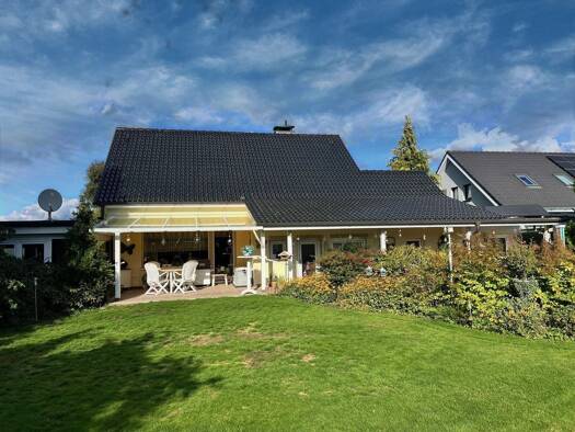 Einfamilienhaus zum Kauf 329.000 € 4,5 Zimmer 120 m² 1.027 m² Grundstück Eutin 23701