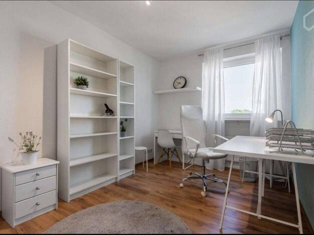 WG-Zimmer zur Miete auf Zeit 500 € 66 m² 3. Geschoss frei ab sofort Heinrich-Hoffmann-Straße 14 Niederrad Frankfurt am Main 60528