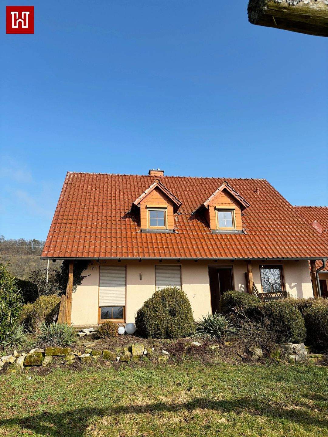 Immobilie in Pfarrweisach - Freistehendes Einfamilienhaus mit großer Doppelgarage und Blick ins Grüne ! - Bild 3