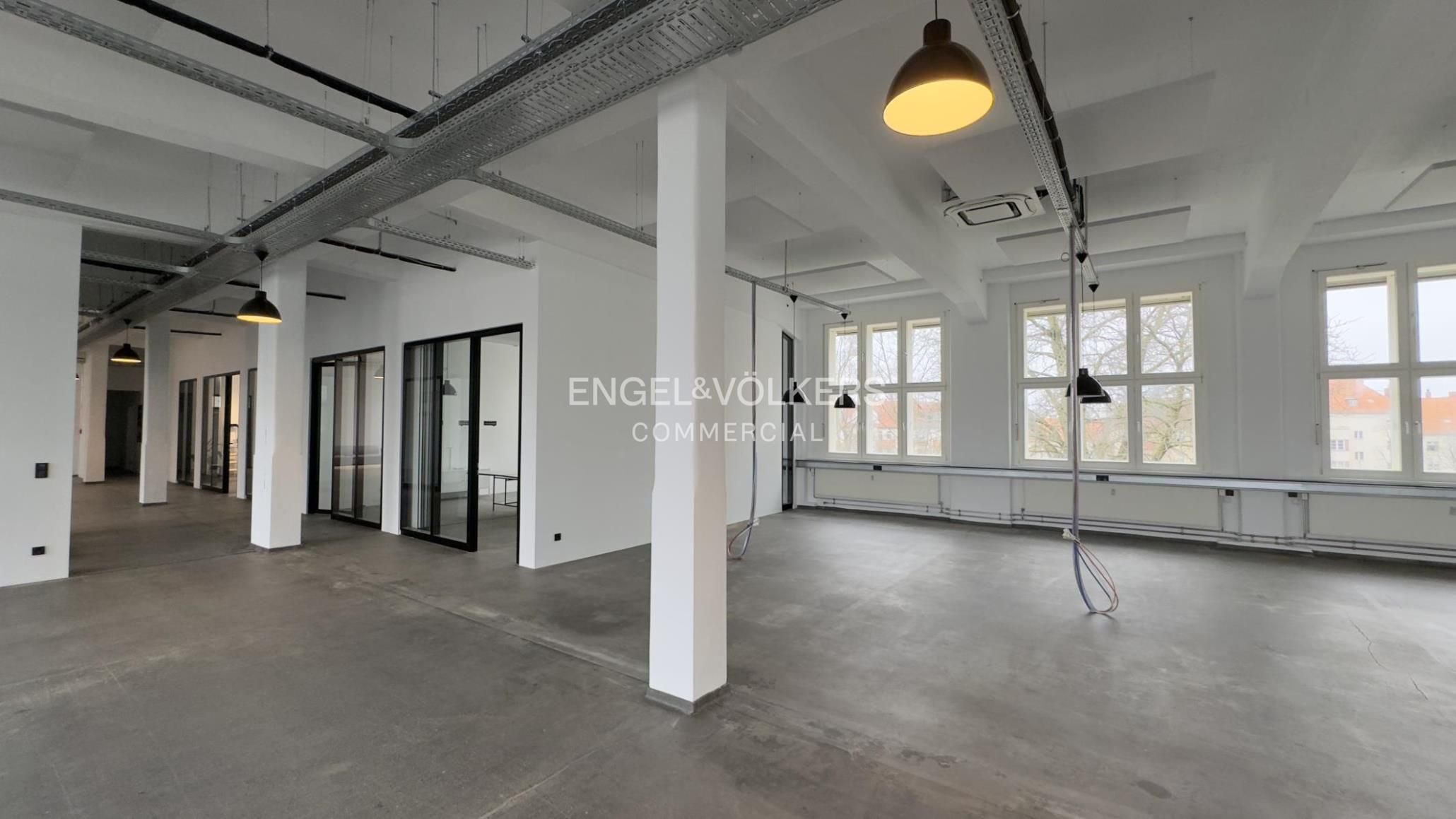 Büro-/Praxisfläche zur Miete 20 € 273 m²<br/>Bürofläche ab 273 m²<br/>Teilbarkeit Hakenfelde Berlin 13587