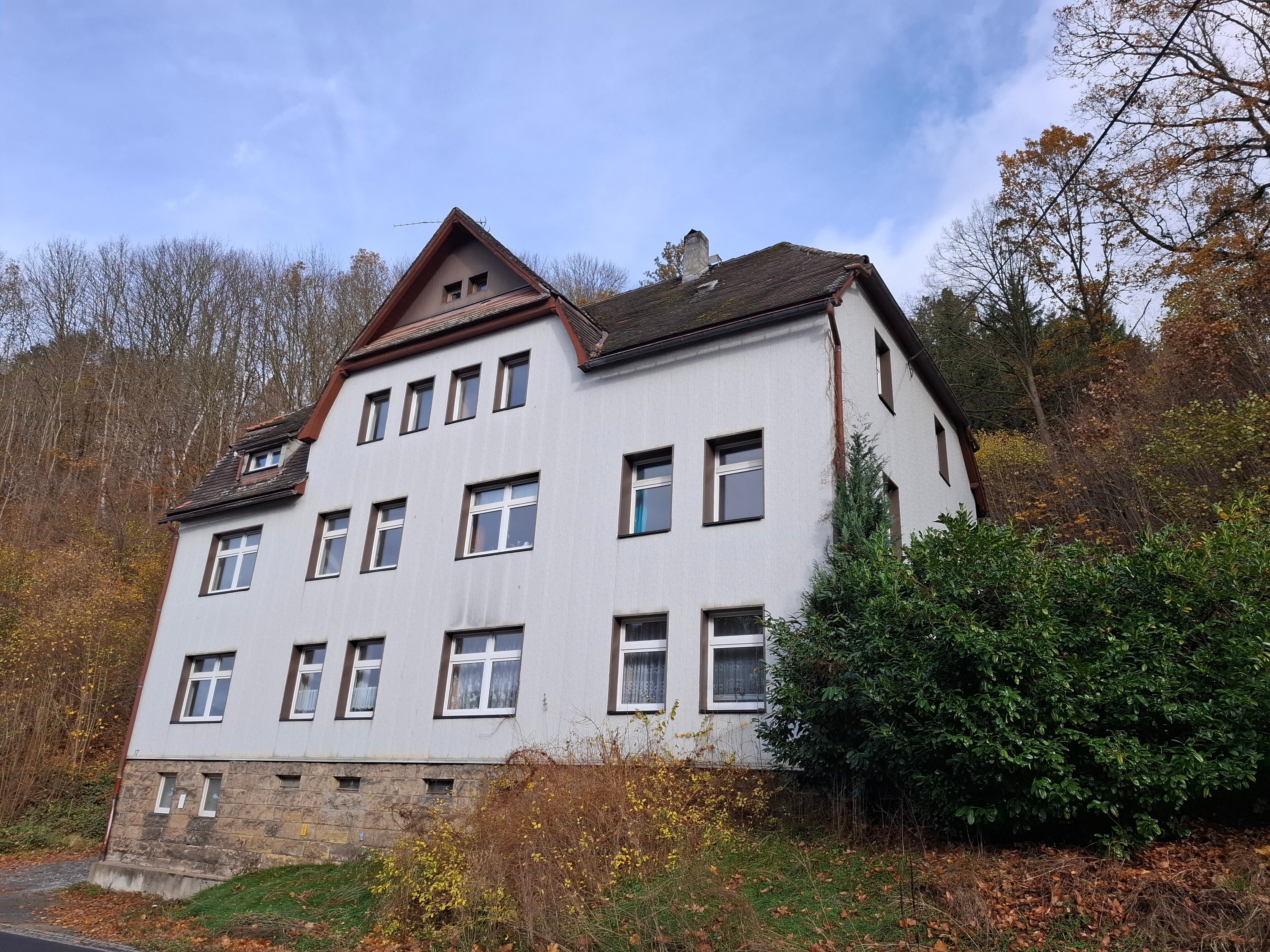 Mehrfamilienhaus zur Versteigerung 30.000 € 450 m²<br/>Wohnfläche 915 m²<br/>Grundstück Hertigswalde 17 Hertigswalde Sebnitz 01855