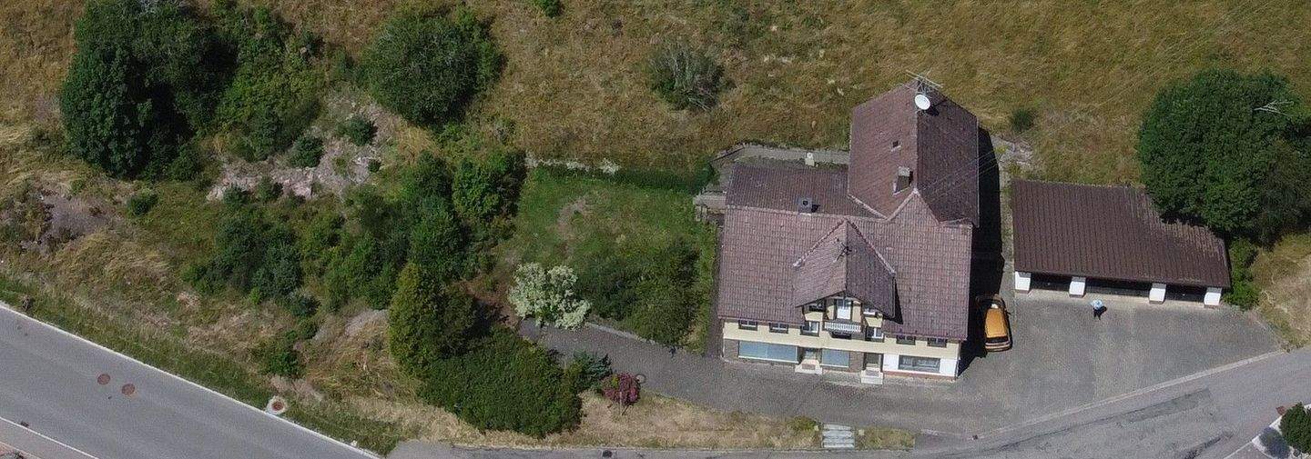 Immobilie in Eisenbach - Ehemaliges Wohn- und Geschäftshaus mit fast 300 m² Wohn- und Nutzfläche, drei Garagen, zwei Grundstücke - Bild 0