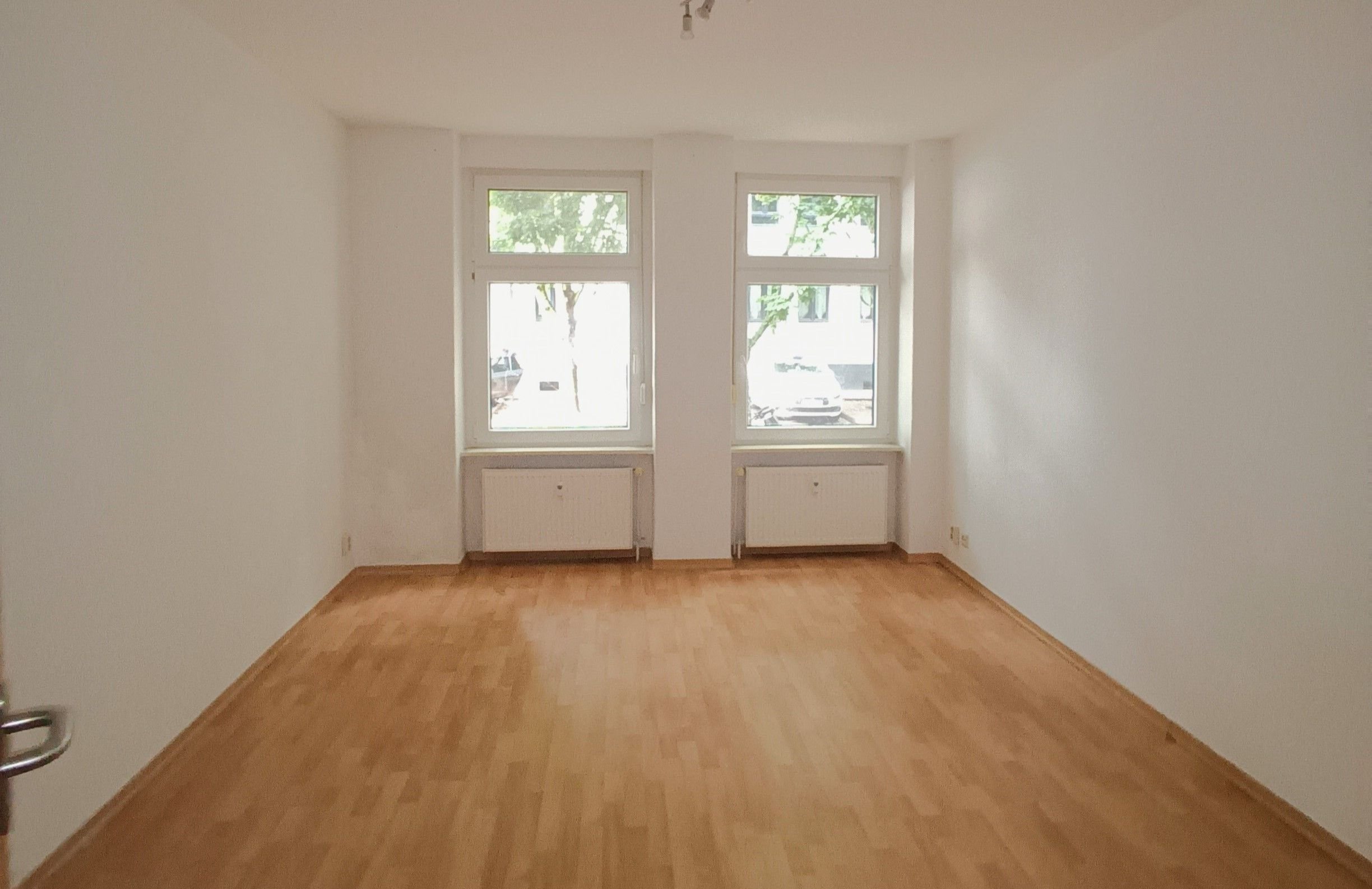 Wohnung zur Miete 378 € 2 Zimmer 63 m²<br/>Wohnfläche EG<br/>Geschoss ab sofort<br/>Verfügbarkeit Fichtestr. 38 Fichtestraße / Ambrosiusplatz Magdeburg 39112