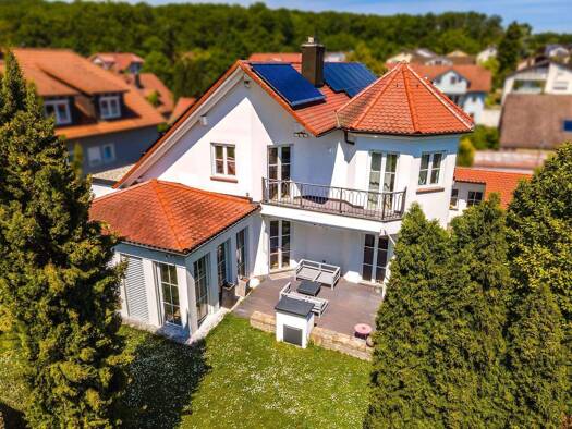 Einfamilienhaus zum Kauf 1.390.000 € 7 Zimmer 270 m² 599 m² Grundstück frei ab sofort Höchberg 97204