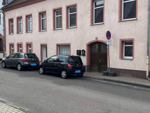 Reihenendhaus zum Kauf 105.500 € 12 Zimmer 136 m² 1.100 m² Grundstück frei ab sofort Rötha 04571
