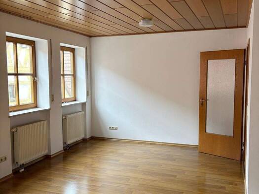 Wohnung zur Miete 950 € 3 Zimmer 98 m² 2. Geschoss frei ab 15.04.2026 Dettelbach 97337