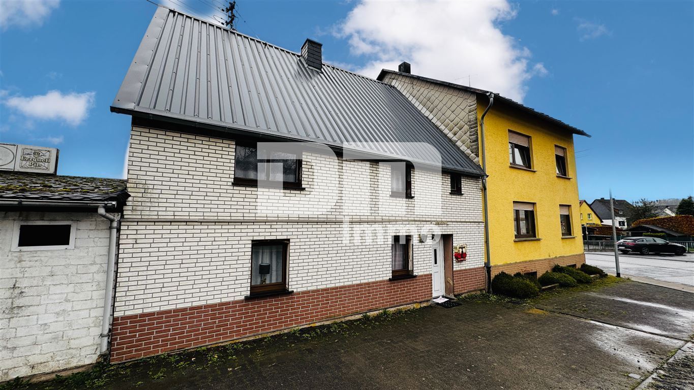 Einfamilienhaus zum Kauf als Kapitalanlage geeignet 219.000 € 8 Zimmer 220 m²<br/>Wohnfläche 1.000 m²<br/>Grundstück Niederroßbach Niederroßbach , Westerw 56479