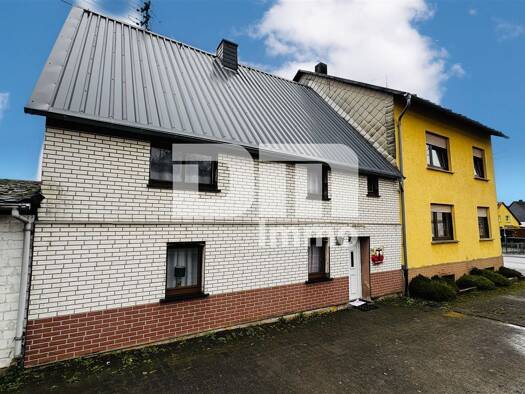 Einfamilienhaus zum Kauf als Kapitalanlage geeignet 174.900 € 8 Zimmer 220 m² 1.000 m² Grundstück Niederroßbach Niederroßbach , Westerw 56479