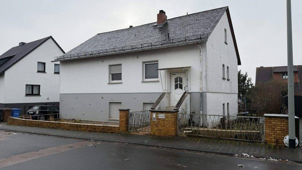 Einfamilienhaus zum Kauf 249.000 € 7 Zimmer 155 m² 701 m² Grundstück Mensfelden Hünfelden 65597