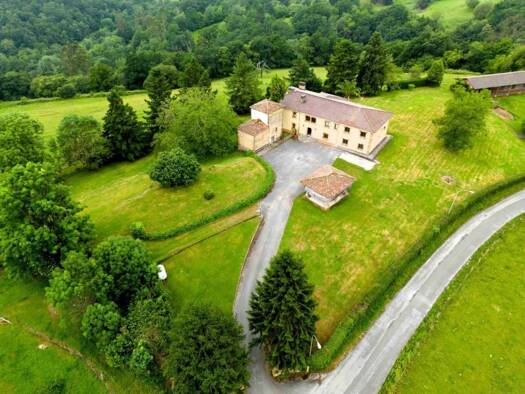 Villa zum Kauf 1.000.000 € 6 Zimmer 600 m² 270.000 m² Grundstück Piloña 33530