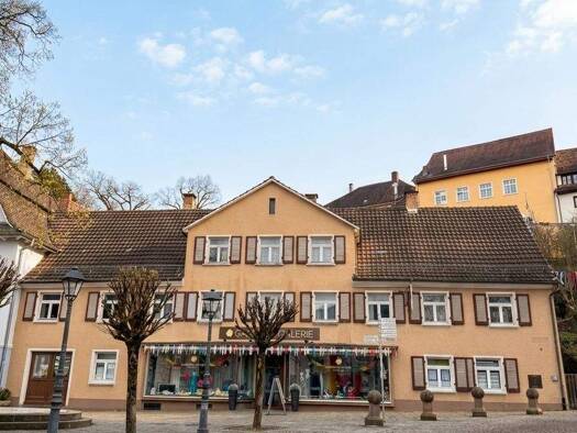 Stadthaus zum Kauf 390.000 € 10 Zimmer 218 m² 999 m² Grundstück Engen 78234