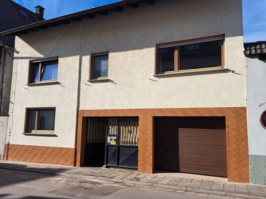 Einfamilienhaus zum Kauf provisionsfrei 529.000 € 9 Zimmer 214 m² 297 m² Grundstück Vorderstr. 14 Wicker Flörsheim am Main 65439