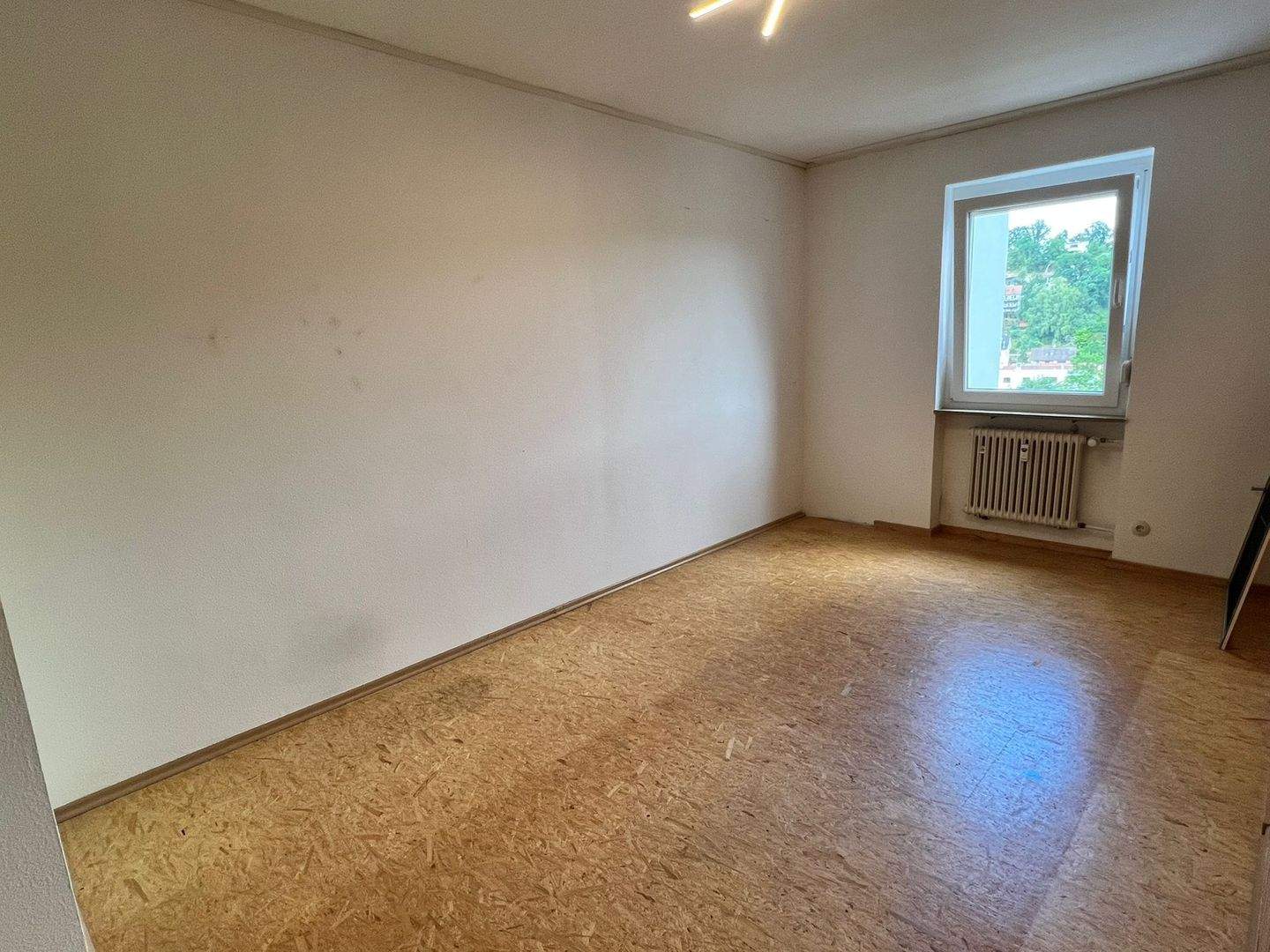 Immobilie in Lohr am Main - Charmante Eigentumswohnung in ruhiger Stadtrandlage von Lohr am Main - Idylle am Berghang - Bild 2